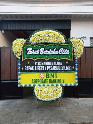 Papan Bunga Duka di Bintang Ara