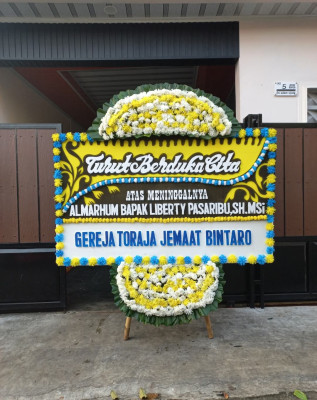 Papan Bunga Duka di Bintang Ara