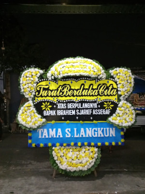 Papan Bunga Duka di Bintang Ara